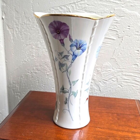 LENOX "MORNINGSIDE COTTAGE" 8" FLARED VASE - NEW - Picture 3 of 7